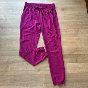 Lululemon joggers magenta size 6